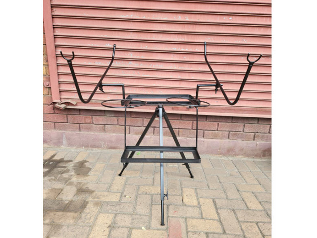 GANIS TINY TRIPOD STAND WITH TABLE