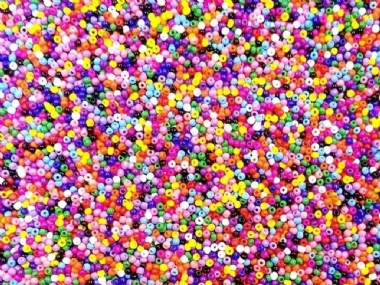 GANIS VIBRANT GLASS BEADS 